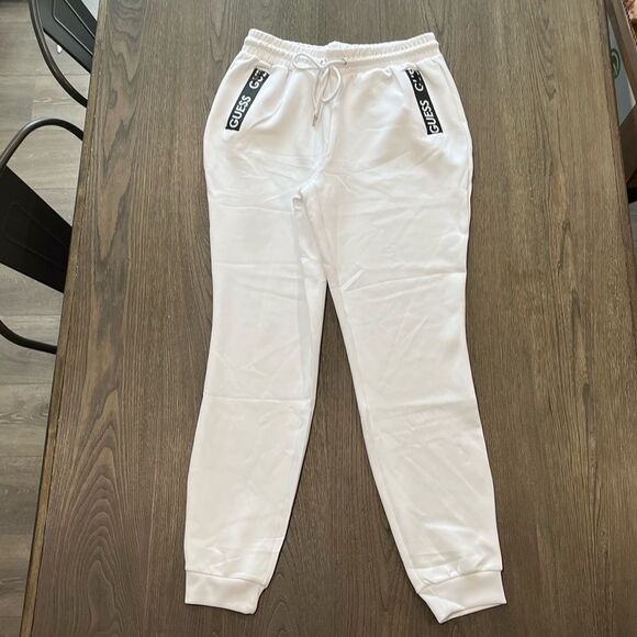 NWOT Guess White Cropped Jogger Sweatpants Size M - Picture 1 of 9